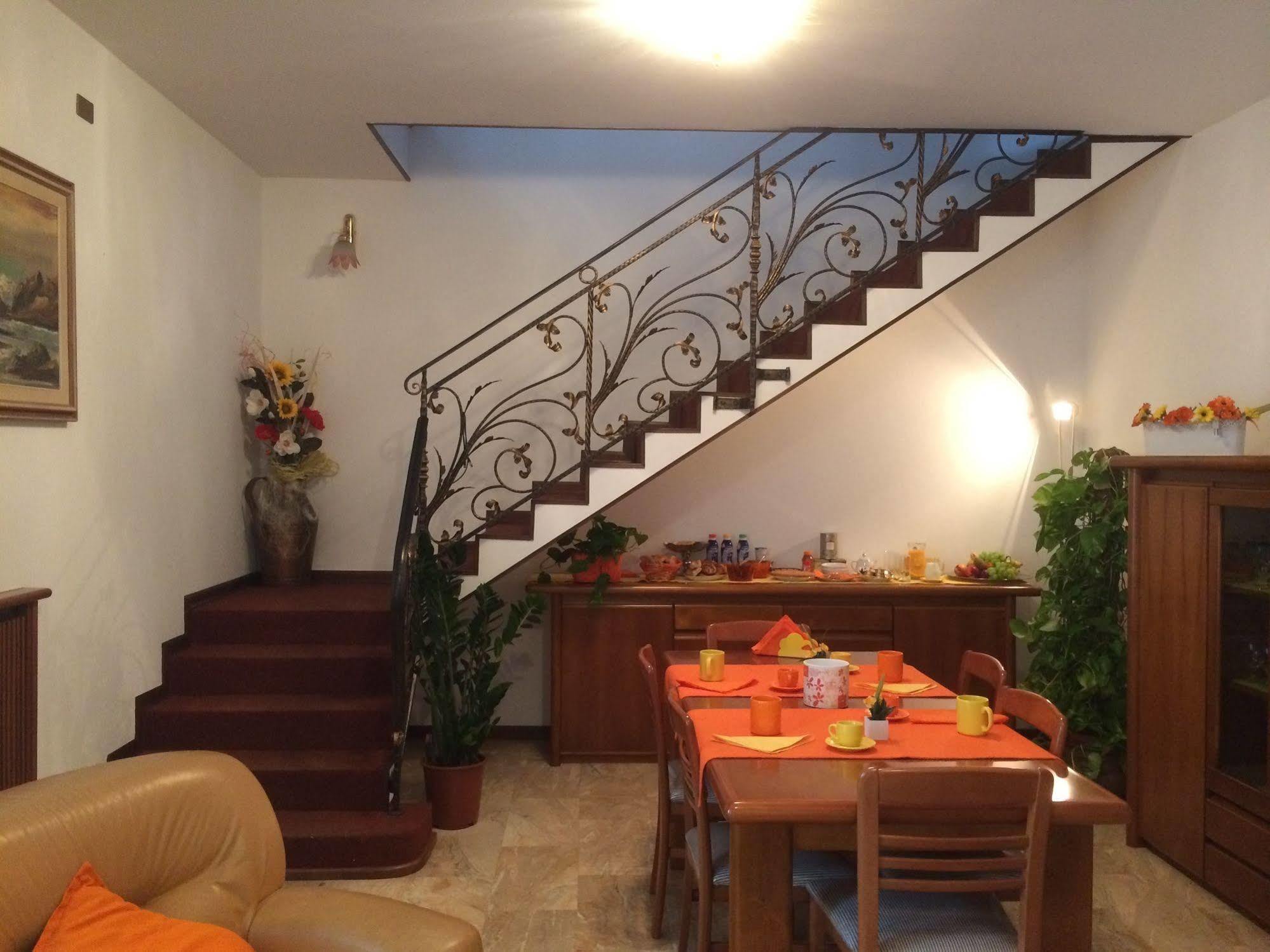 B&B Soleluna Massa Fiscaglia Exterior photo